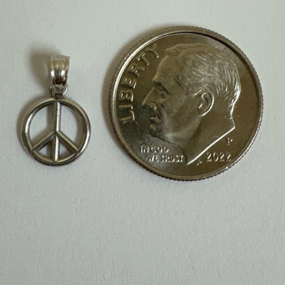 Stamped 14k white gold Peace sign pendant. - Picture 1 of 3